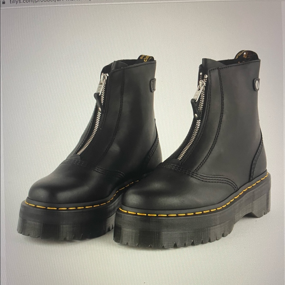 Brand new Jetta Quad Women’s Boots (size US 6)